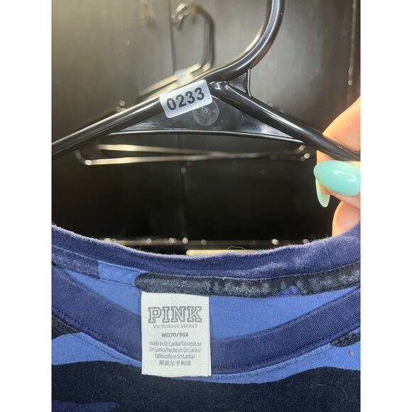 Victoria’s Secret PINK Blue Camo Long Sleeve Pocket Tee Dog Logo Medium - Picture 2 of 3